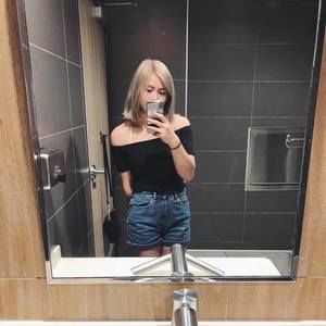 Meet your Posher, Eva